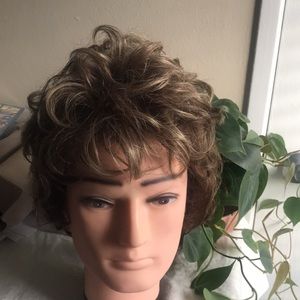 Eva Gabor Flexlite curly brunette w/golden highlights wig